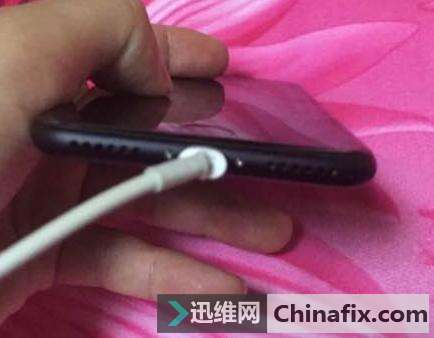 網友iPhone6s魔改iPhone7,這次黑的太美!