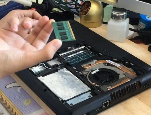 取下內存條 取下內存條